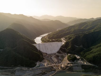 A photo taken on May 21, 2017 shows an aerial view of the Peace dam, north of Hwacheon near the Demilitarized Zone (DMZ) separating North and South Korea. Contruction of the 'Peace Dam' was intermittent from 1987 to 2005, reportedly as a response to the threat of accidental or intentional flooding from the North Korea's Imnam Dam which lies further up river, across the DMZ. North Korea on May 22 confirmed the "successful" launch of a medium-range ballistic missile, Pyongyang's state media reported, adding the weapon was now ready to be deployed for military action. / AFP PHOTO / Ed JONES