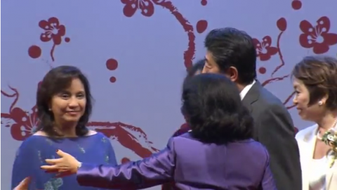 Japanese Prime Minister Shinzo Abe on Thursday (May 11) received an award for the promotion of women in society by the Global Summit of Women held in Tokyo.(photo garbbed from Reuters video)