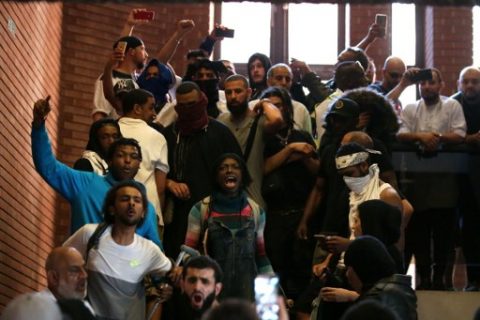 Protesters call for a response from council officials, on the stairs inside Kensington Town Hall after a small gathering of people spreads, in west London on June 16, 2017, as they demand justice for those affected by the fire that gutted Grenfell Tower, a residential tower block in west London on June 14. Dozens of people are feared dead in the London tower block fire as emergency workers continued searching for bodies in the high-rise on Friday, warning they may never be able to identify some of the victims. / AFP PHOTO / Daniel LEAL-OLIVAS