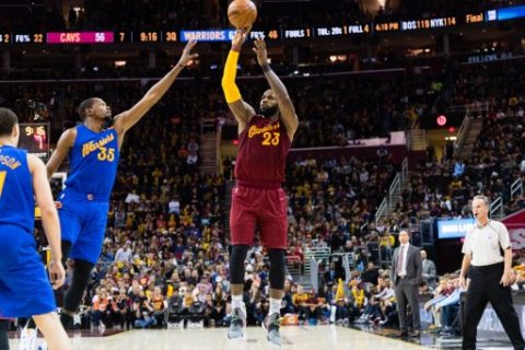 CLEVELAND, OH - DECEMBER 25: LeBron James #23 of the Cleveland Cavaliers shoots over Kevin Durant #35 of the Golden State Warriors during the second half at Quicken Loans Arena on December 25, 2016 in Cleveland, Ohio. The Cavaliers defeated the Warriors 109-108. NOTE TO USER: User expressly acknowledges and agrees that, by downloading and/or using this photograph, user is consenting to the terms and conditions of the Getty Images License Agreement. Mandatory copyright notice.   Jason Miller/Getty Images/AFP