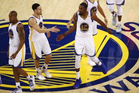 OAKLAND, CA - JUNE 04: Kevin Durant #35 of the Golden State Warriors is congratulated by his teammate Klay Thompson #11 against the Cleveland Cavaliers during the second half of Game 2 of the 2017 NBA Finals at ORACLE Arena on June 4, 2017 in Oakland, California. NOTE TO USER: User expressly acknowledges and agrees that, by downloading and or using this photograph, User is consenting to the terms and conditions of the Getty Images License Agreement. Ezra Shaw/Getty Images/AFP