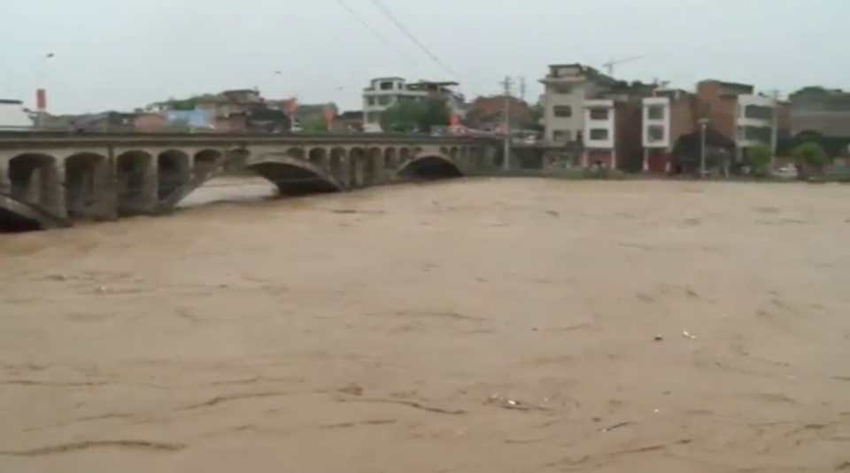 A vehement rainstorm collapsed 367 houses, leaving 90, 000 people homeless in central China's Hunan Province. Photo grabbed from Reuters video file.