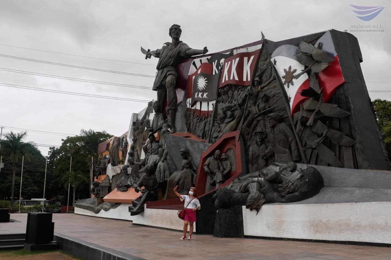 Glimpses: The Bonifacio Shrine In Manila In The Eyes Of Today's Youth